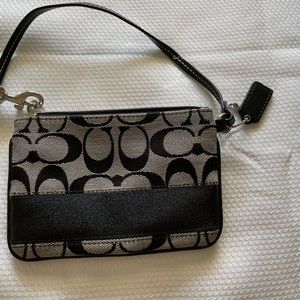 Coach Wristlet Black !